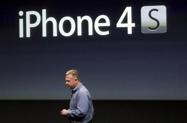 Philip Schiller speaks about the iPhone 4S.