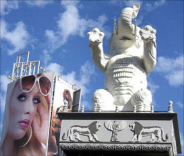 A white elephant statue that is part of the architecture of a shopping mall in California.