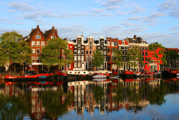 There are 12 per cent affluent households in the Netherlands.