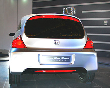 Honda Brio launched @ Rs 395,000!