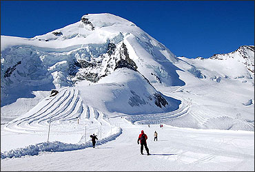 Ski area over the glaciers of Saas-Fee.