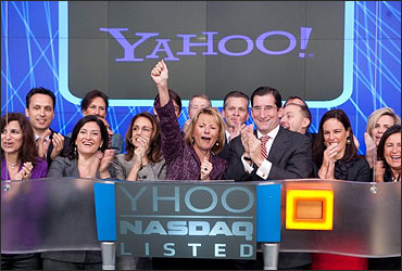 Yahoo fires CEO Carol Bartz over the phone