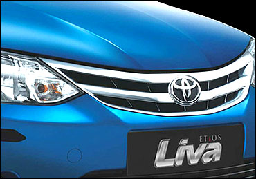 Front grille and headlight of Liva.