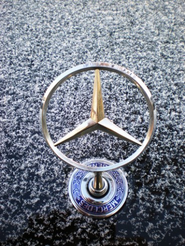 Mercedes-Benz logo.