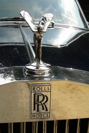The Rolls Royce logo.