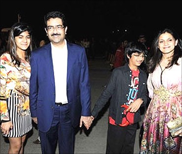 Kumar Mangalam Birla with his wife and children