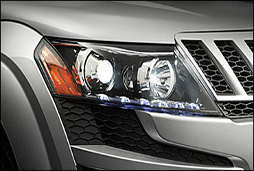 Static-bending projection headlamps, and LED parking lights.