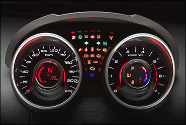Sporty twin-pod instrument cluster. Elegance in form and function.