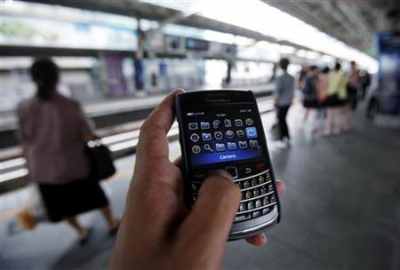 Mobile handset companies bet on Indian app makers
