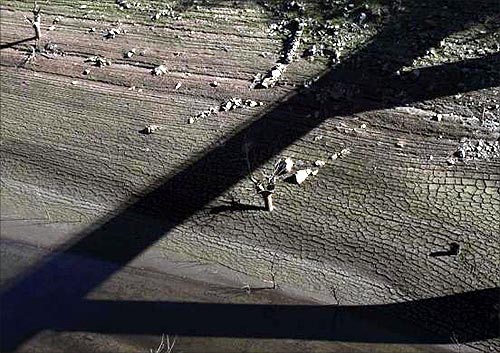 he cracked earth of the drought-stricken Portodemouros reservoir is seen in Portodemouros, northern Spain April 8, 2012