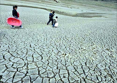 :As water becomes scarce, droughts ravage the world