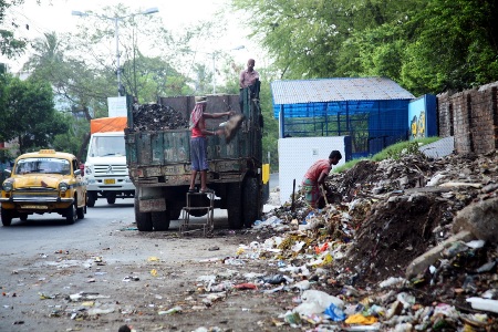 A garbage dump on a Kolkata road.