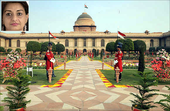 Kalpana Kochhar, inset. Guards stand in Mughal gardens surrounding Rashtrapati Bhavan in New Delhi.