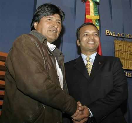 Bolivia's President Evo Morales (L) shakes hands with Naveen Jindal