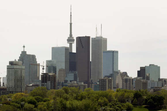 Toronto Skyline with a condominium building under construction.