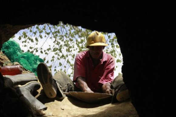 Amazing images reveal how miners search for gold