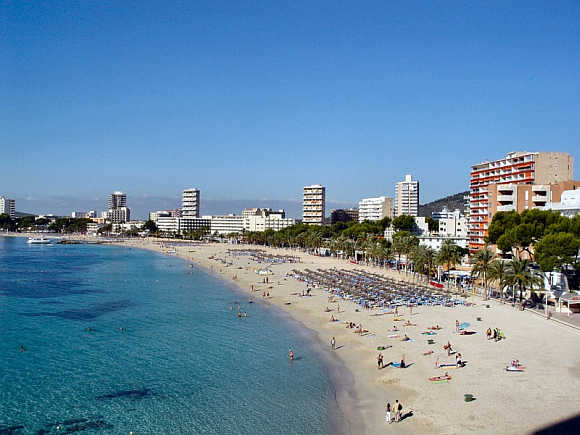 It is a major holiday resort on the Spanish island of Majorca.