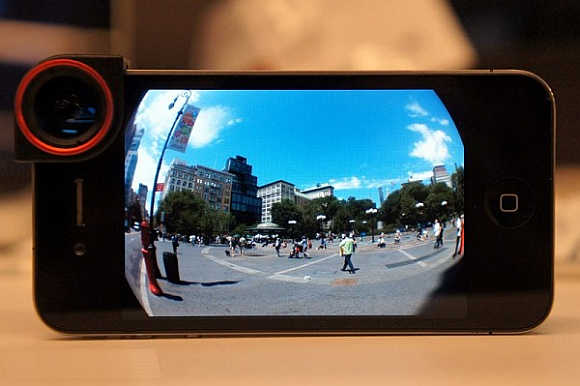 OlloClip improves iPhone's camera.