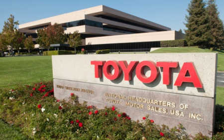 Toyota employes 322,000.