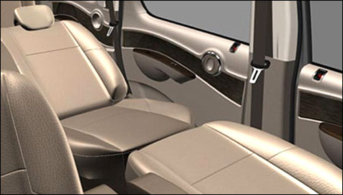 These flatbed front seats let you travel fully stretched.