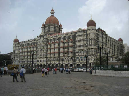 Starbucks plans to open outlets at Taj hotels.
