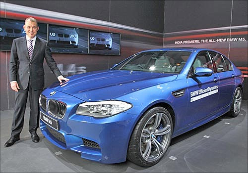 BMW launches M5.