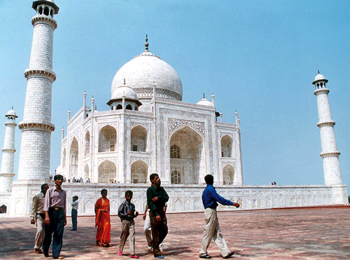 An unusually few number of tourists are seen visiting Taj Mahal.