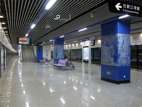 Line 10 Platform of Jiaotong University Station, Shanghai Metro.
