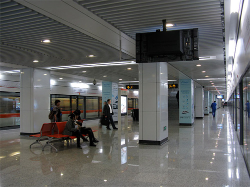 Line 7 Platform of Changqing Road Station, Shanghai Metro.