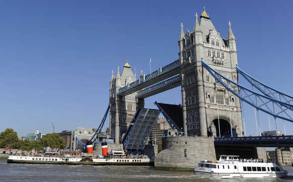 PS Waverley, the last seagoing passenger carrying paddle steamer in the world, makes it's way under Tower Bridge, London.