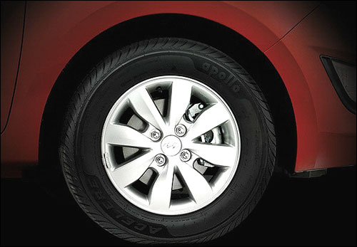 Wheel of Hyundai i20.