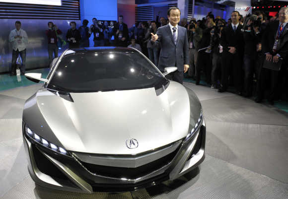 Honda CEO Takanobu Ito unveils the Acura NSX hybrid concept car in Detroit.