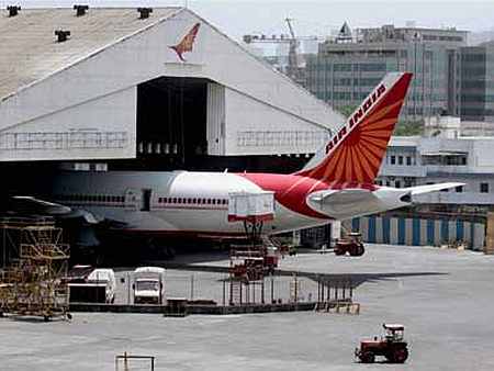 Air India advertises for pilots on contract