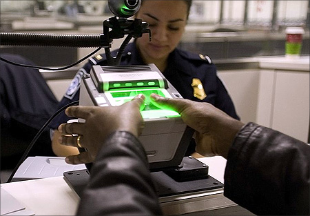 A traveler at Washington Dulles International Airport uses the US-VISIT mechanism that records all 10 fingerprint images.