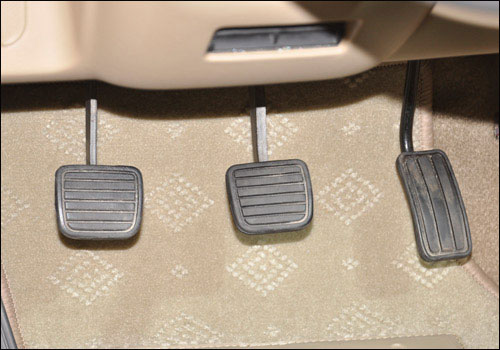 Chevrolet Tavera interior