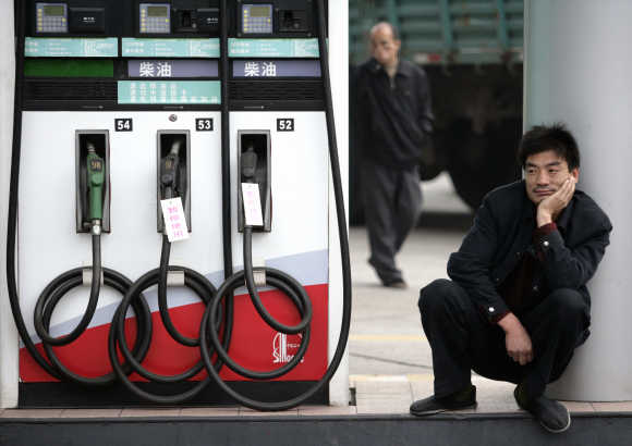 A driver waits to fill his vehicle with diesel fuel at a petrol station in Hangzhou, east China's Zhejiang province.