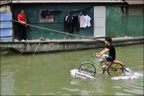 Lei Zhiqian rides a modified bicycle across the Hanjiang River, a tributary of the Yangtze River in Wuhan, Hubei province, China.