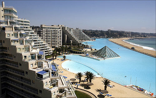 World's largest swimming pool