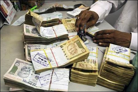 No need to panic over falling rupee: FM