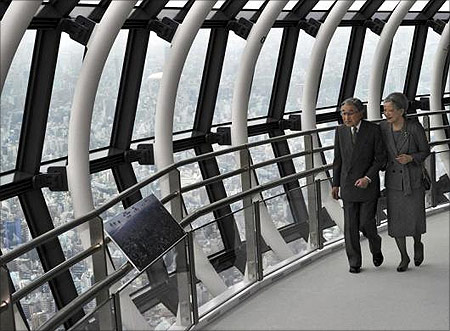 Japanese Emperor Akihito (L) and Empress Michiko look out from the 450m (1,480 ft) high observatory at the Tokyo Sky Tree
