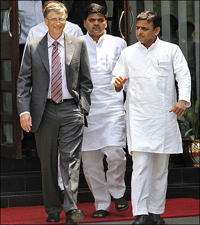 Akhilesh Yadav (R), chief minister Uttar Pradesh, talks to Microsoft co-founder Bill Gates as they walk together after their meeting in Lucknow.