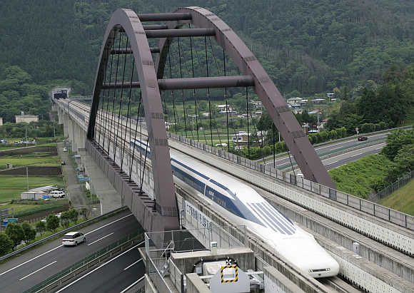 11 incredibly fast trains in the world