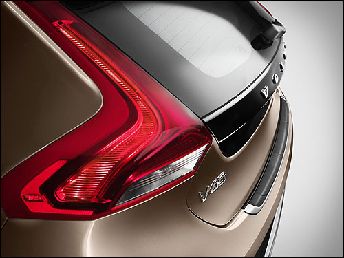 Volvo to launch V40 Cross Country in India
