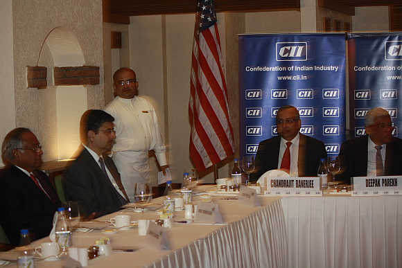 Indian business heads meet Geithner, Bernanke
