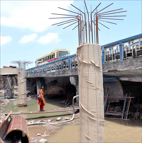 Kochi Metro construction.