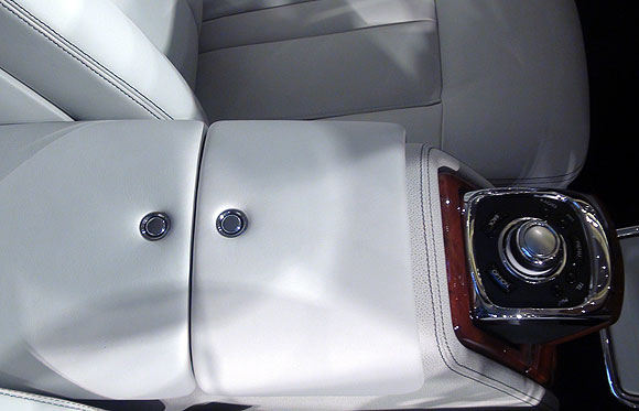 The front centre console (closed).