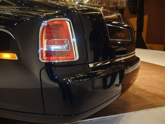 Redesigned rear bumper for the Phantom Series II has a polished stainless steel highlight.