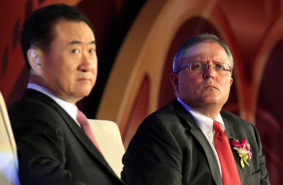 Wang Jianlin, President of Dalian Wanda Group, left, with Gerry Lopez, CEO, AMC Entertainment.