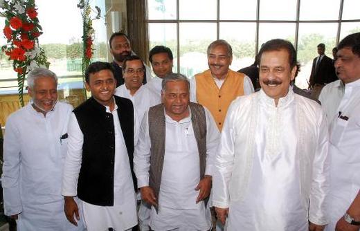 Chairman Sahara India Pariwar Subrata Roy (r) with Uttar Pradesh Chief Minister Akhilesh Yadav (second from left) and Mulayam Singh Yadav (c).