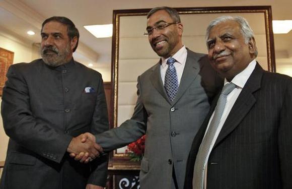 India's Trade Minister Anand Sharma shakes hands with Ahmed Ali-al-Sayegh, a board member of Abu Dhabi's Etihad Airways, as Jet Airways Chairman Naresh Goyal (L-R) looks on.